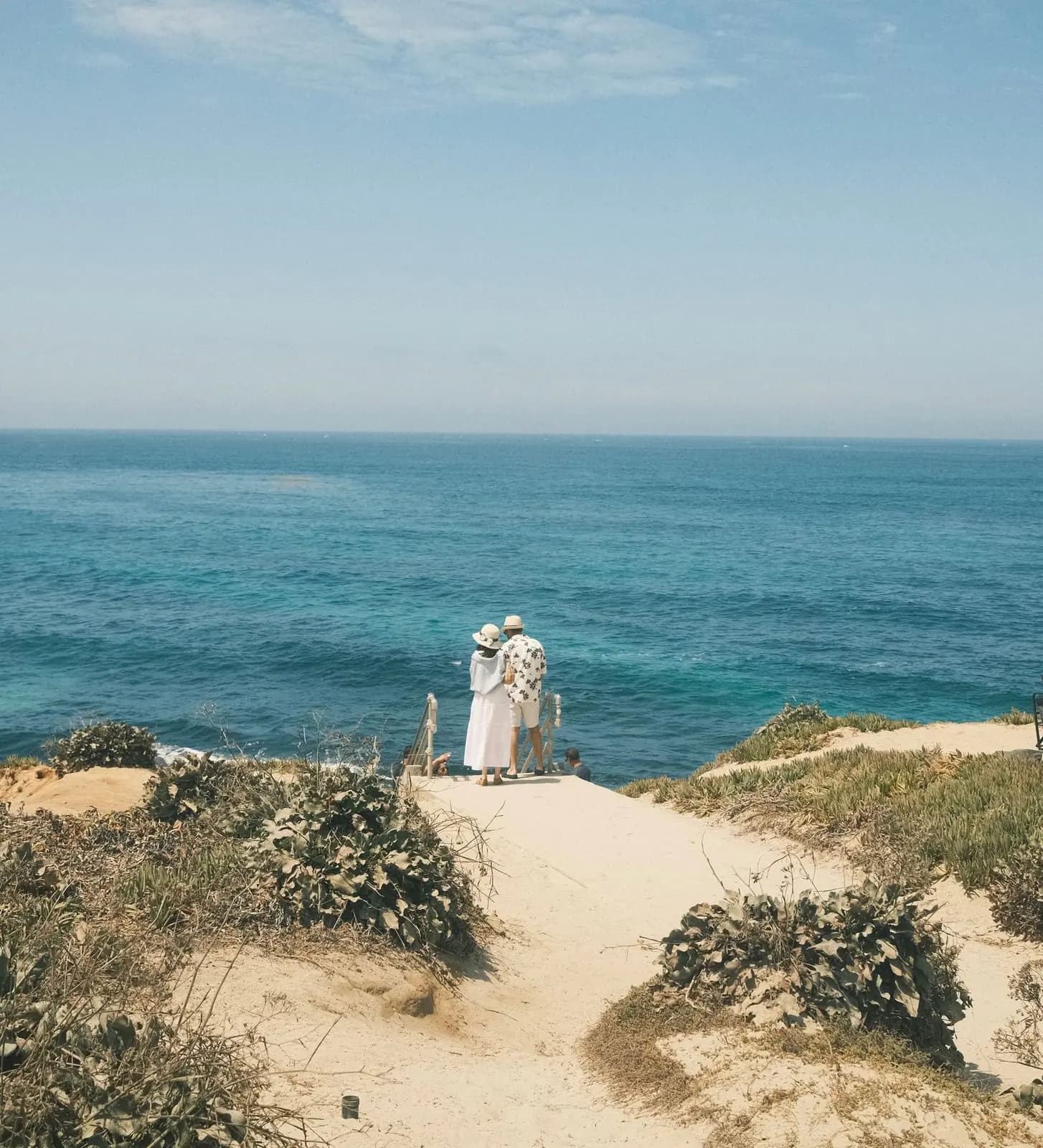 Path to the ocean on the La Jolla coast
